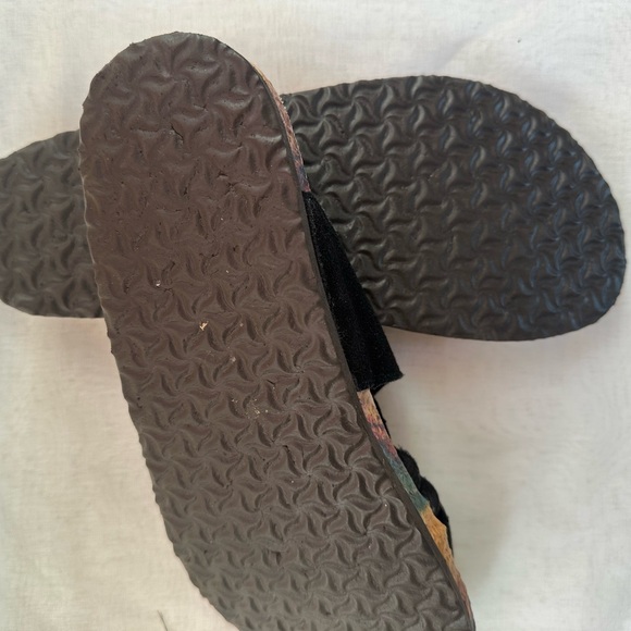 Muk Luks Black Sandals with Cork Sole size 9 #2 - Picture 3 of 6